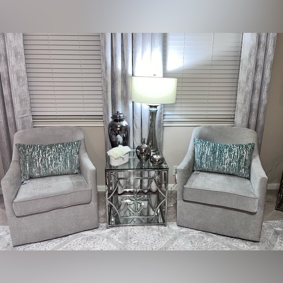 1-NWT CALDEIRA CUT VELVET DESIGN DECORATIVE PILLOW Read description for details - Picture 3 of 13